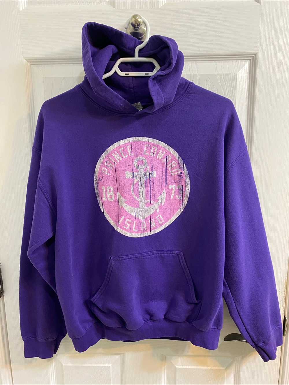 Prince Edward Island Gildan Purple Pink Anchor Sweatshirt Hoodie Women’s Medium